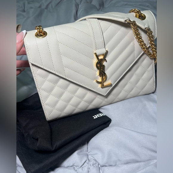 ENVELOPE MEDIUM IN QUILTED GRAIN DE POUDRE EMBOSSED LEATHER
BLANC VINTAGE - Picture 1 of 15